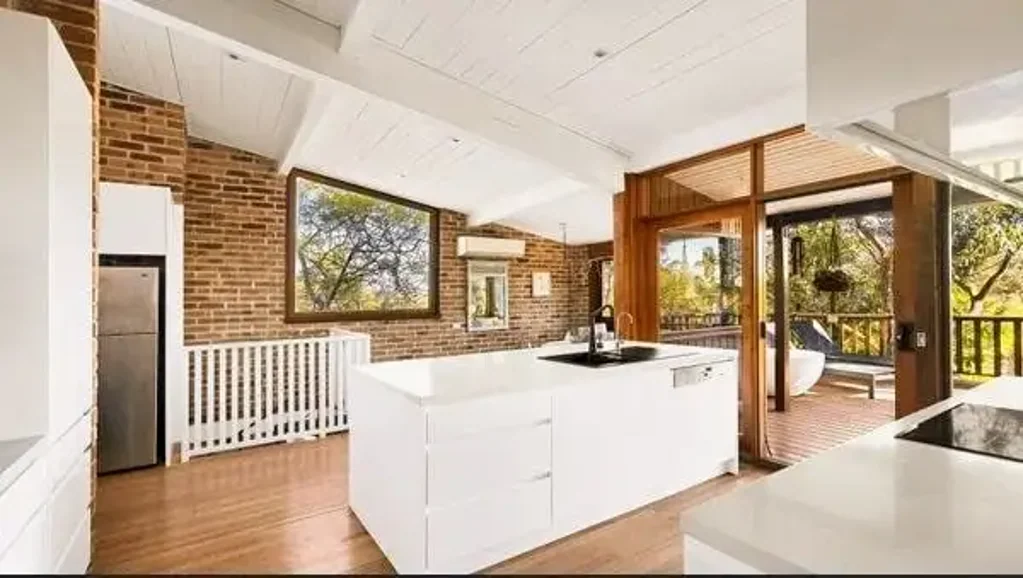Avalon Treehouse - Fully Furnished.