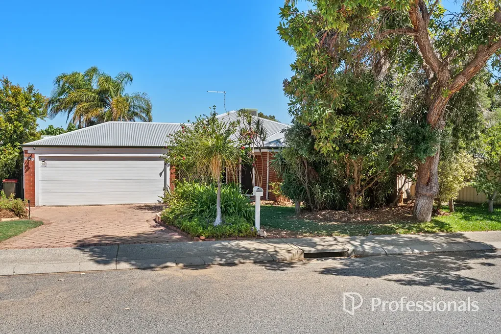 32 Oakfield Gardens, Parmelia, WA 6167