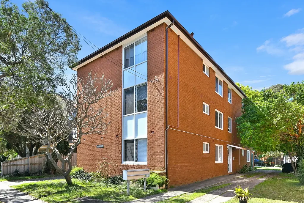 Bright Two Bedroom Apartment with Balcony & Parking