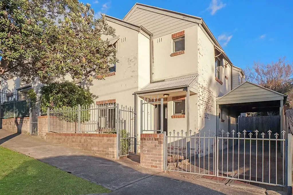 Large and well maintained Townhouse