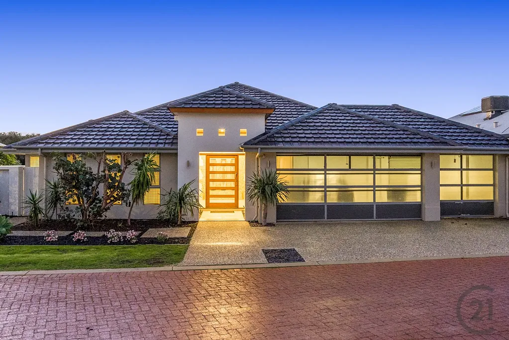 24 Honeymyrtle Grange, Halls Head, WA 6210