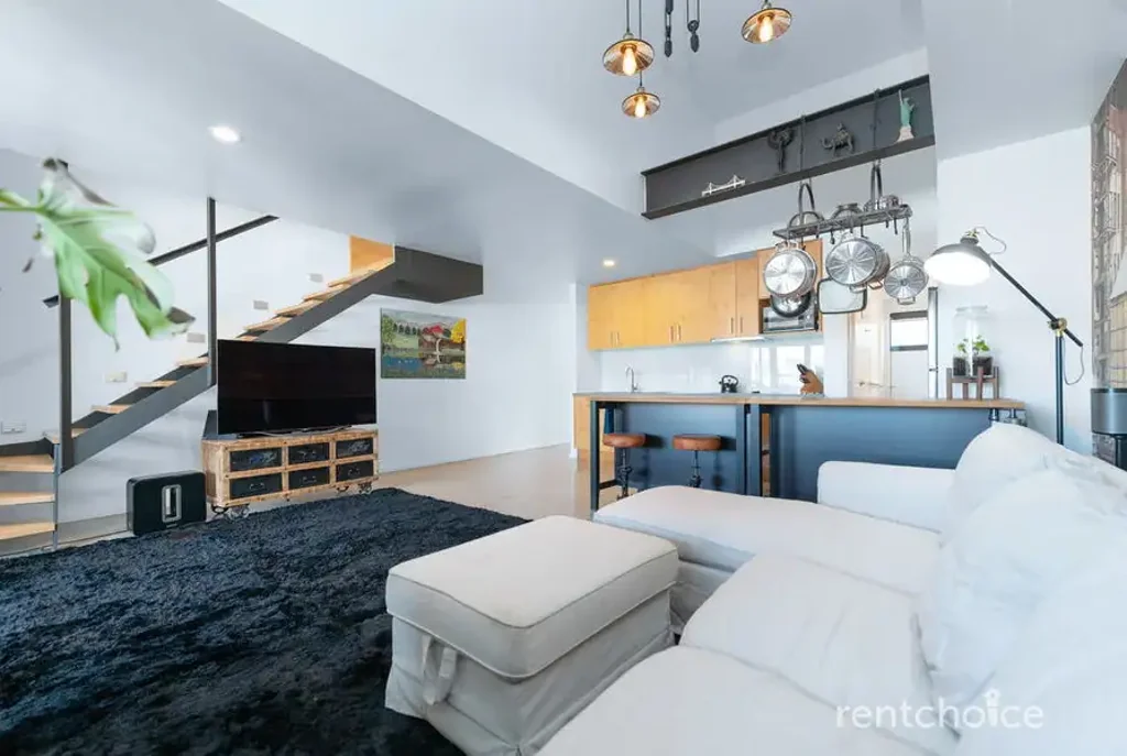 Stylish New York Loft style 2 Bed 2 Bath Townhouse