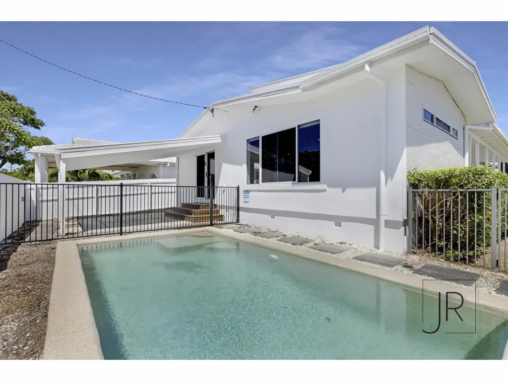 Large Family home with pool in central location