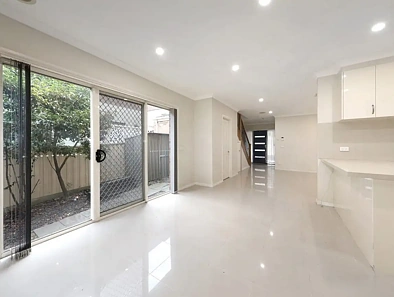 1/12 Wareham Street, Springvale, VIC 3171, 3房, 2浴, Townhouse