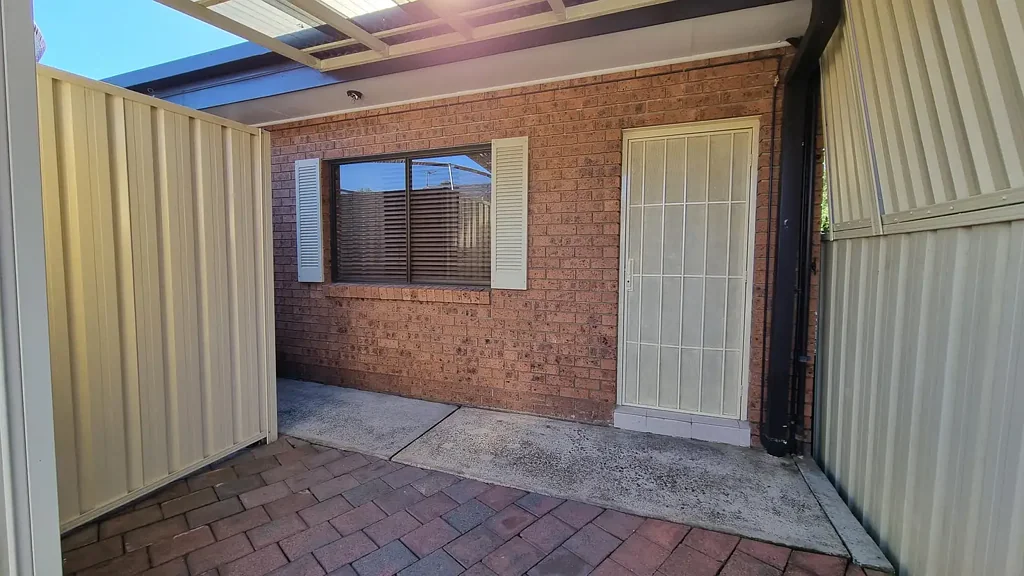 SELF CONTAINED BRICK GRANNY FLAT