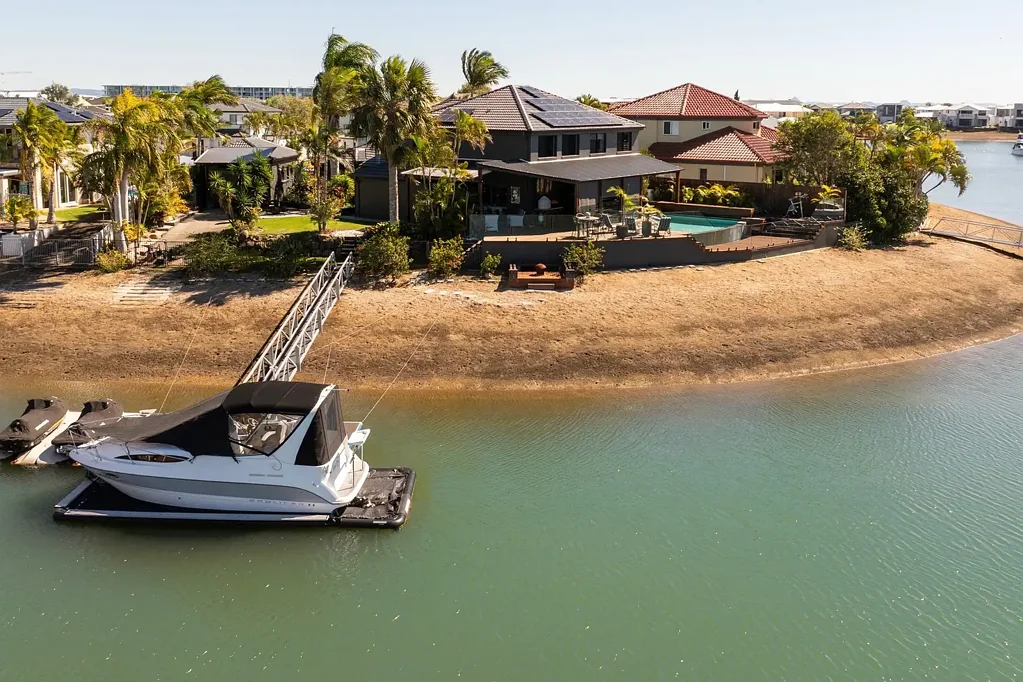 Newport 5Zimmer 42 Metres of Waterfront. One Extraordinary Newport Address.