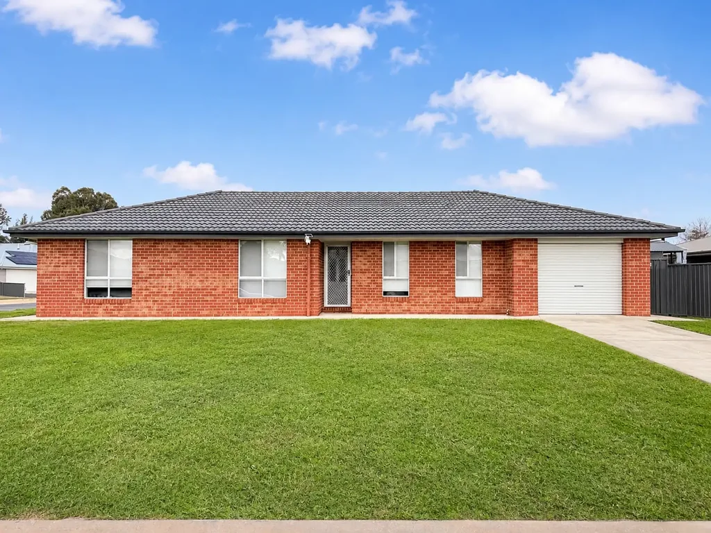 MODERN 2016 CONSTRUCTION HOME ON OFFER