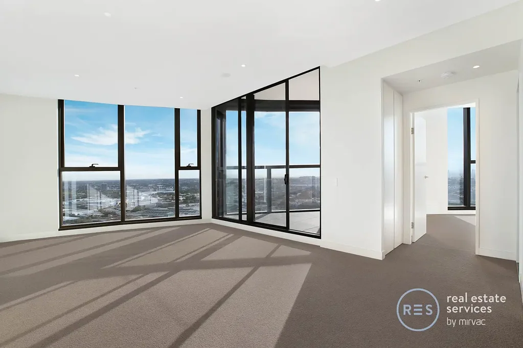Stunning City Views from Level 24, 1 Bedroom Apartment in Green Square