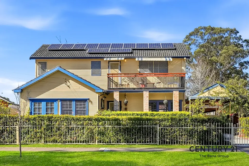 Blacktown 5房 罕见的双重居住机会，带嵌入式游泳池！ Rare Dual Living Opportunity with In-Ground Swimming Pool!