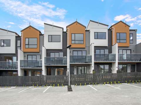 Charming 3-Bedroom, 2-Bathroom Townhouse with Modern Amenities