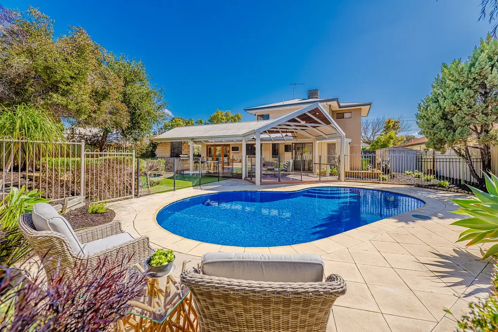 13 Bartling Crescent, Bateman, WA 6150
