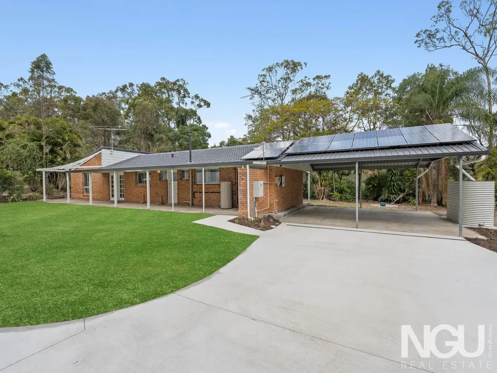 Barellan Point 3房 令人印象深刻的翻新，即刻入住 + 储藏室和工作室，占地4120平方米的优质地块 IMPRESSIVE RENOVATION Ready to Enjoy + SHED & WORKSHOP On PRIME 4120 SQM