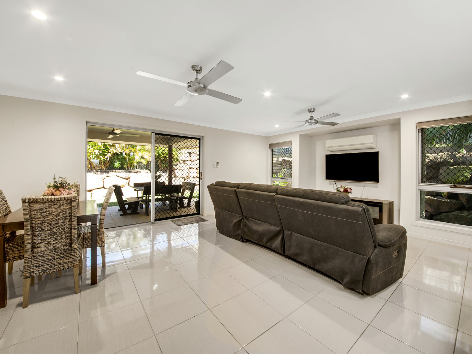 14 BUCHANEN ST, BOYNE ISLAND QLD 4680, 0 chambres, 0 salles de bain, House