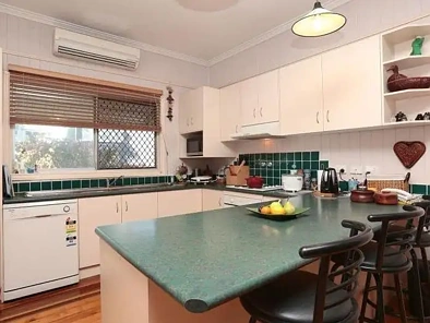 रसोईघर - 29 Cole Street, Silkstone, QLD 4304