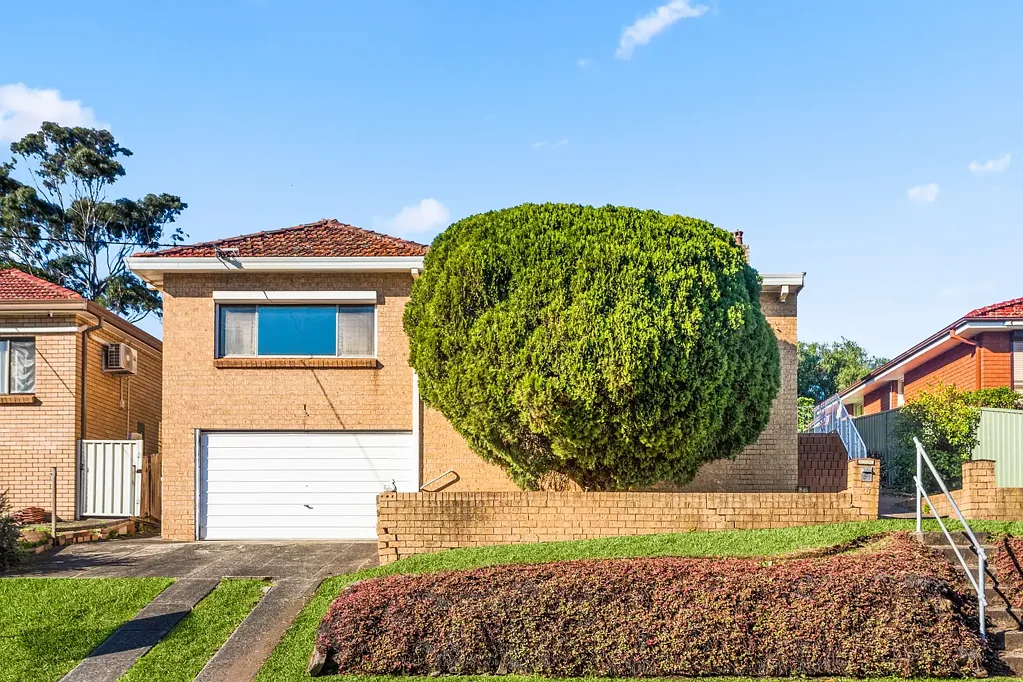Lake Heights 3침실 SOLID HOME WITH STUNNING VIEWS