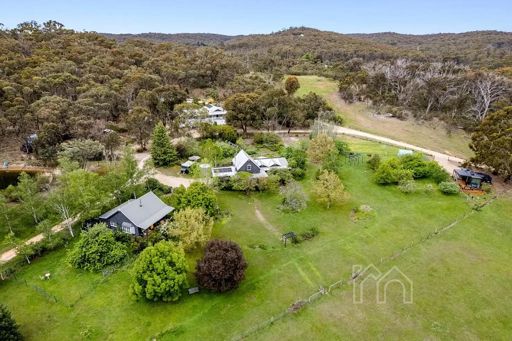 Drummond North 9房  A Magical Homestead, Two Cottages and Two Tiny Homes on 11.98ha (approx.)