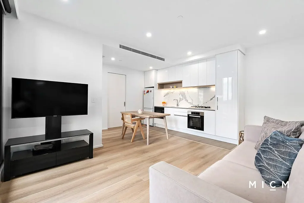 West Melbourne 1房 全新公寓 1卧设计 CBD核心 地理优越 自然采光充沛 高端电器配置 城市天际线视野 礼宾服务 健身房BBQ Inspired Parkhill Retreat with Near-New Luxury