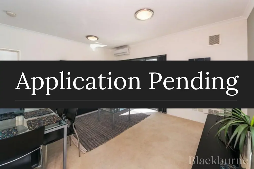 STYLISHLY FURNISHED APARTMENT WITH POOL VIEWS!