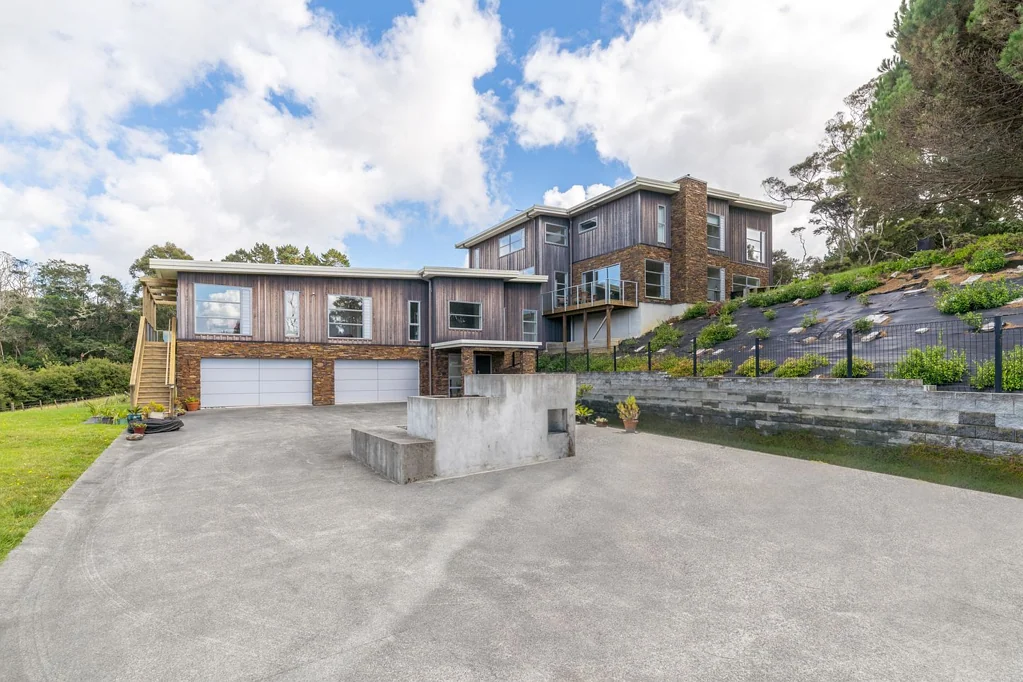 Paremoremo 6 Bedroom Luxury Lifestyle Estate with Private Bushwalk