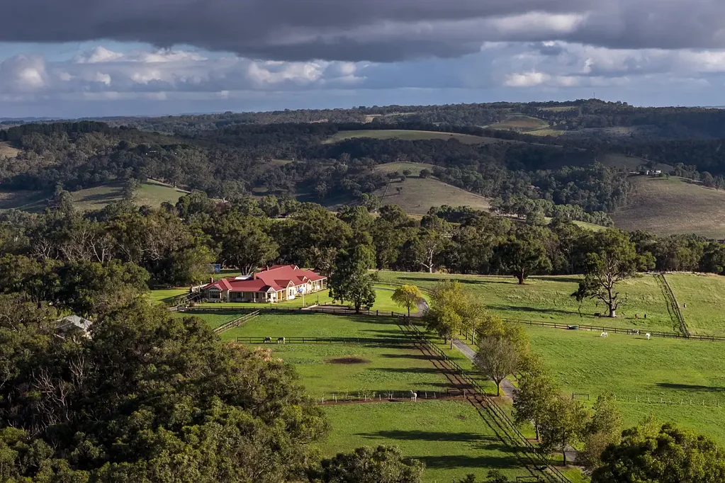 Kangarilla 'Meldana'; Solid Federation-Style Character & Horse Stables.