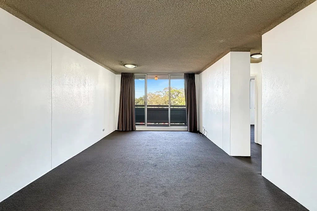 Beautifully Presented 2 Bedroom Unit