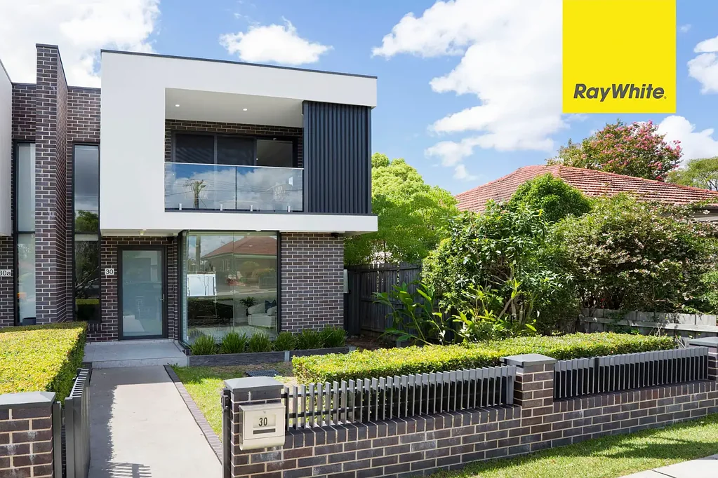 Lidcombe 4 Bedroom NEAR NEW FULL BRICK LUXURIOUS DUPLEX