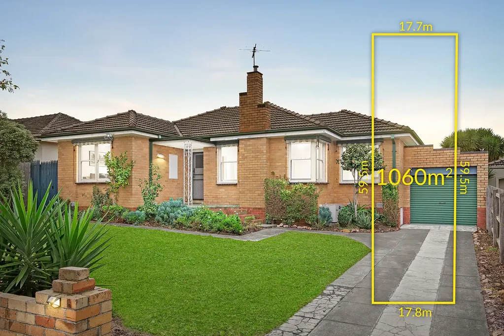 Oakleigh East 3침실 Multi-Dwelling Potential On A Huge 1060sqm Allotment