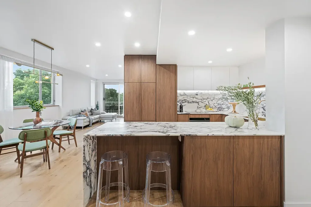 Five Dock 3ห้องนอน Designer, Light Filled Sub-Penthouse with Views