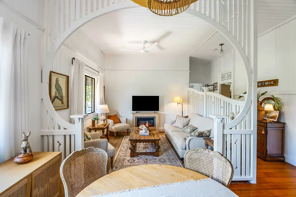 Russell Island 2Kwarto TIMELESS QUEENSLANDER IN ONE OF THE BEST STREETS