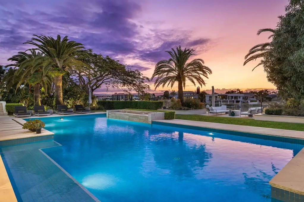 Broadbeach Waters 6Phòng ngủ "Te Moana": Landmark Main River Estate of Rare Scale and Prestige
