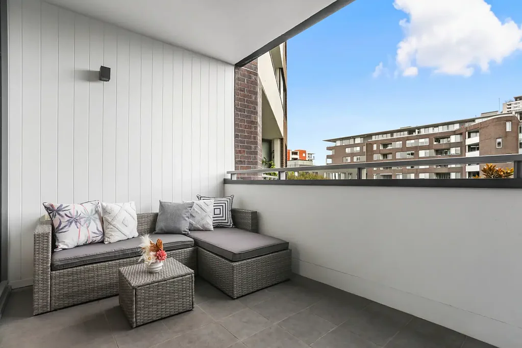 Wentworth Point 2Moenga Generously sized north-facing home with a garden tranquility