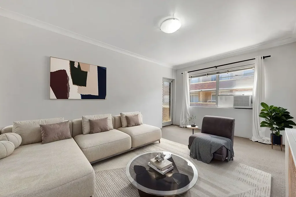 2 Bed Unit in convenient Location