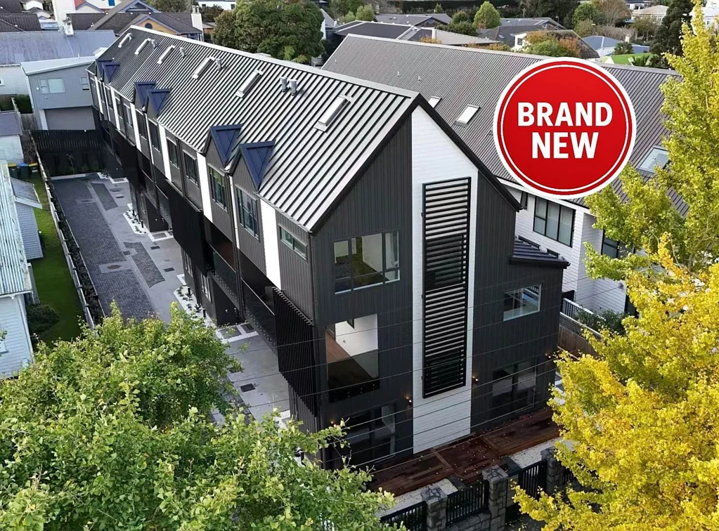 Brand-New Luxury Townhouses for Rent – 35 Beck...