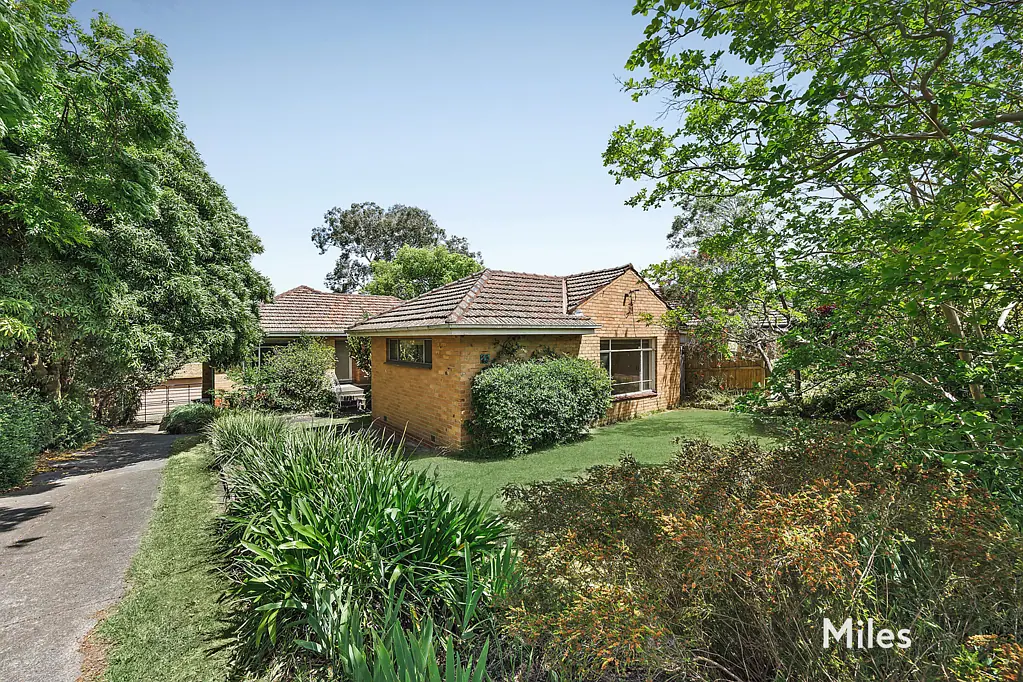 29 Charteris Drive, Ivanhoe East, VIC 3079