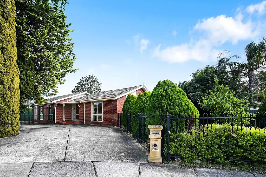 Beautiful Family Home in a Quiet Court Location