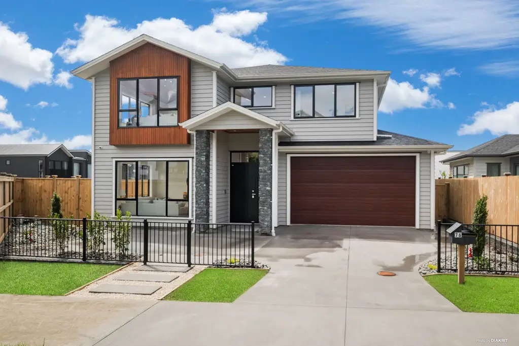 Red Beach 6 Bedroom Luxury Corner-Site Home with Granny Potential