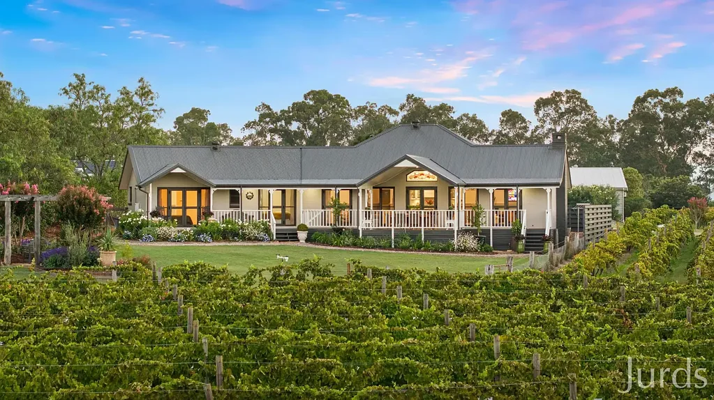 Pokolbin 4Zimmer Montalayne – A Tuscan Inspired Sanctuary on 1 ½ Acres