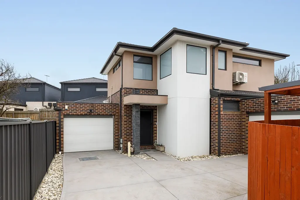 South Morang 2બેડરૂમ Modern, Low-Maintenance & Wonderfully Connected - With No Body Corporate