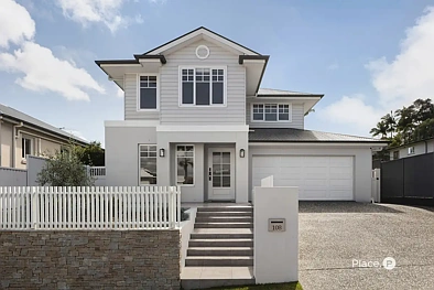 Upper Mount Gravatt 5房 阳光充沛的现代生活，尽享家庭空间 Sunlit Modern Living with Space for Family Life