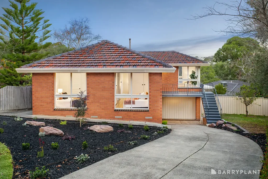 Greensborough 3બેડરૂમ Peaceful Court Living with Mountain Views and Flexible Family Space