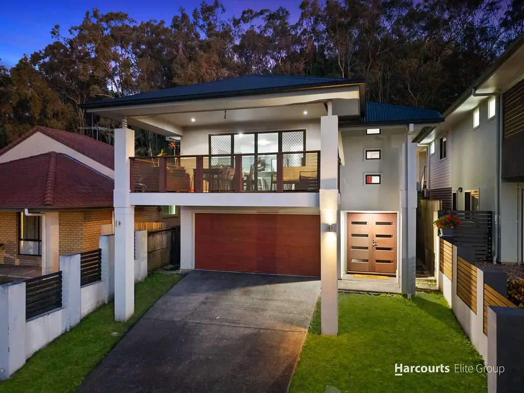 Waterford 4 Bedroom Elevated Style & Family Comfort: A Waterford Gem with Room to Breathe