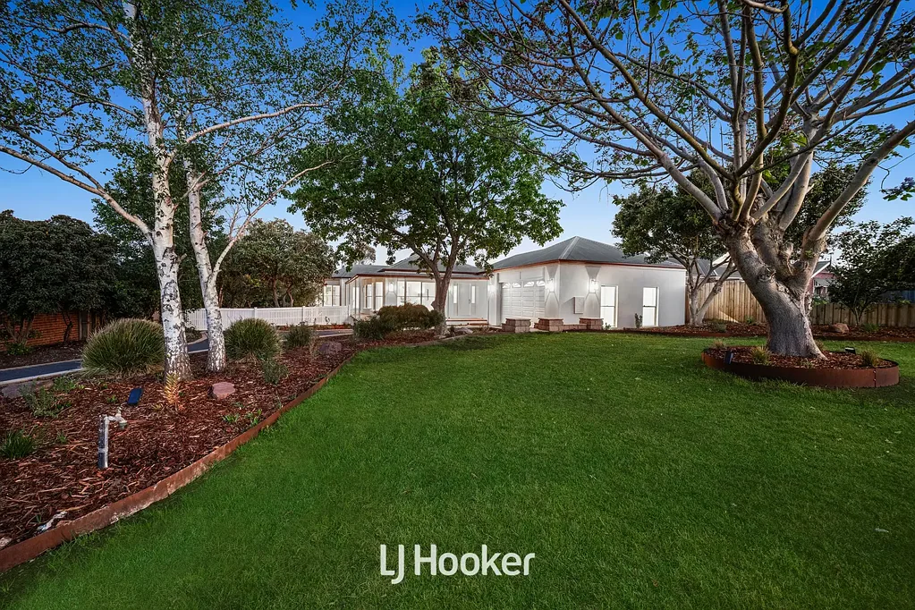 Berwick 5Kwarto The Ultimate Family Sanctuary - Fully Renovated Luxury on Half an Acre in Prestigious Berwick!!