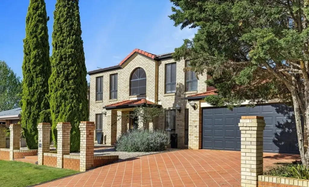Spacious Double-Storey Home in Quiet Rangeville Cul-de-Sac