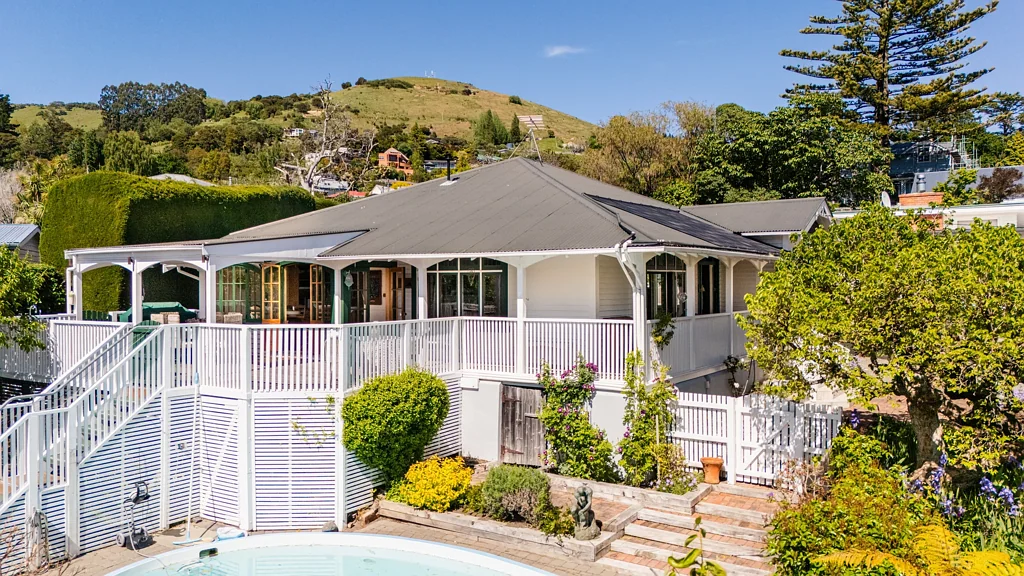 Akaroa 3ਬੈੱਡਰੂਮ Timeless elegance in a coveted Akaroa setting