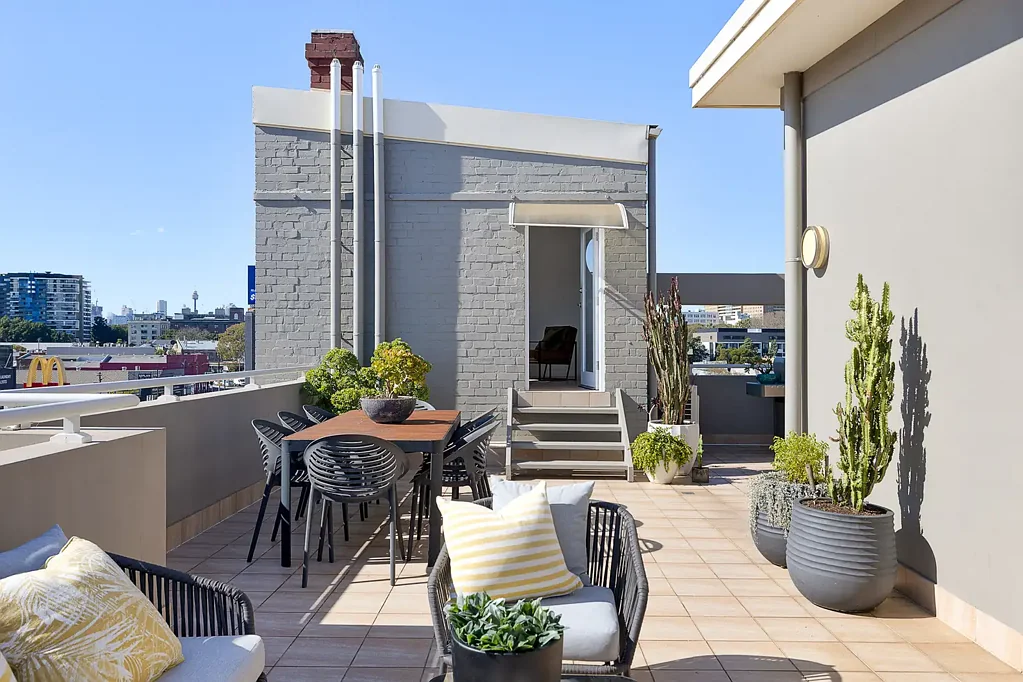 Stanmore 3 Bedroom 238sqm penthouse / north-facing terraces / rooftop studio