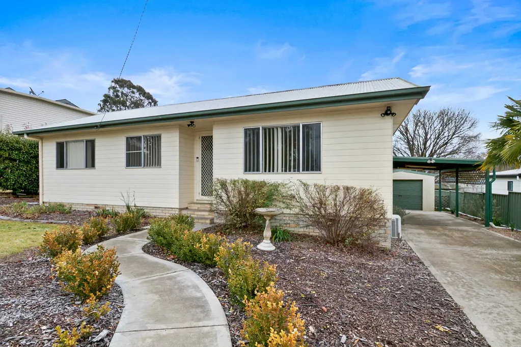 9 Church Avenue, Uralla, NSW 2358