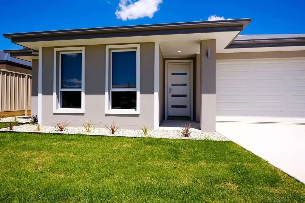 FOUR BEDROOM HOME WITH ALL THE EXTRAS