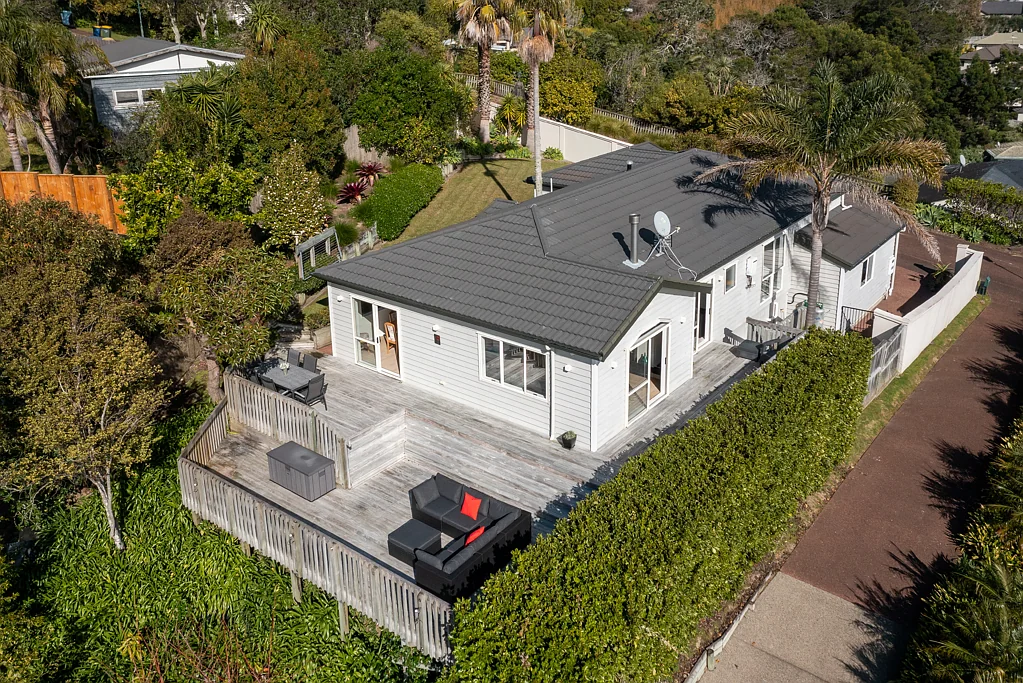 Browns Bay 4chambre Coastal, Sun-Soaked, Single-Level in Rangi Zone