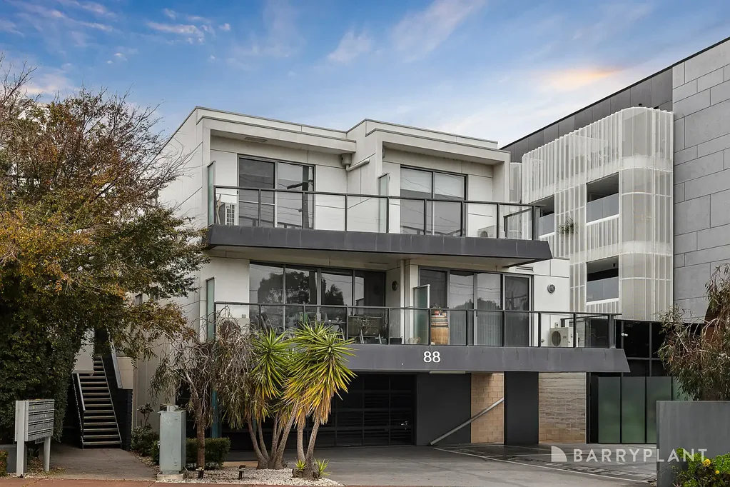 Mordialloc 2Kwarto A Leafy Top-Floor Retreat with Stunning Golf Course Views