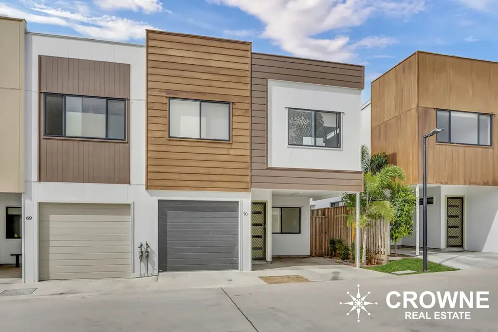 Raceview 4 Slaapkamer CONTEMPORARY TOWNHOUSE IN PRIME GATED LOCATION